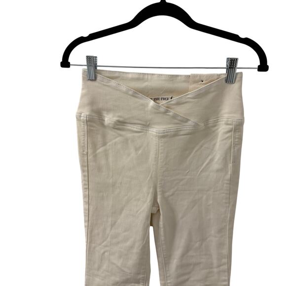 NEW FREE PEOPLE Venice Beach High Rise Flare In Worn White Sz 25 Stretchy - Picture 5 of 9